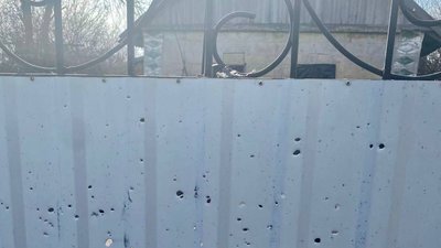 Атакували дронами та важкою артилерією. Армія РФ тричі обстріляла Нікопольський район Дніпропетровщини Атакували дронами та важкою артилерією. Армія РФ тричі обстріляла Нікопольський район Дніпропетровщини