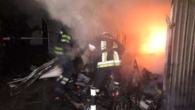 Вогнеборці ліквідували пожежу на території ринку у Кривому Розі Вогнеборці ліквідували пожежу на території ринку у Кривому Розі