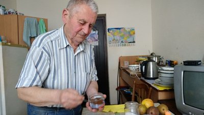 На Херсонщині 83-річний кримський татарин пів року чекає на реабілітацію На Херсонщині 83-річний кримський татарин пів року чекає на реабілітацію