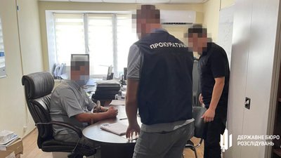 Оформляли спирт під виглядом розчинника: харківських митників підозрюють у службовій недбалості