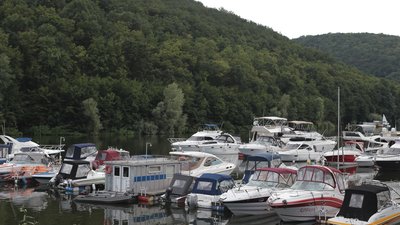 Яхти у селі Дністрівка. Фото: Суспільне