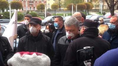У Києві відбувається суд над Чорновол. Депутати готові взяти її на поруки У Києві відбувається суд над Чорновол. Депутати готові взяти її на поруки