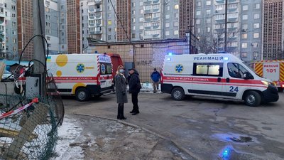 На будівництві у Черкасах впала конструкція. Трьох людей шпиталізували На будівництві у Черкасах впала конструкція. Трьох людей шпиталізували