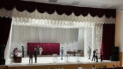 Виборча дільниця в актовому залі ЗУНУ Виборча дільниця в актовому залі ЗУНУ