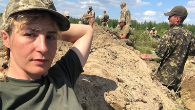 "Люди підуть воювати за Україну тоді, коли побачать, що вони є цінністю", — захисниця з Волині Майя Москвич "Люди підуть воювати за Україну тоді, коли побачать, що вони є цінністю", — захисниця з Волині Майя Москвич