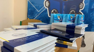 Херсонський державний університет презентував книгу про життя вишу під час війни Херсонський державний університет презентував книгу про життя вишу під час війни