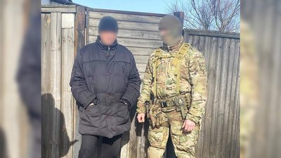 Заробляли майже 1 млн грн щомісяця: на Чернігівщині затримали 6 людей, яких підозрюють у наркоторгівлі Заробляли майже 1 млн грн щомісяця: на Чернігівщині затримали 6 людей, яких підозрюють у наркоторгівлі