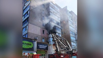 У Черкасах сталася пожежа у дев'ятиповерхівці. Одну людину ушпиталили