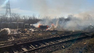 У Миколаєві війська РФ завдали удару по державному підприємству "Зоря" У Миколаєві війська РФ завдали удару по державному підприємству "Зоря"