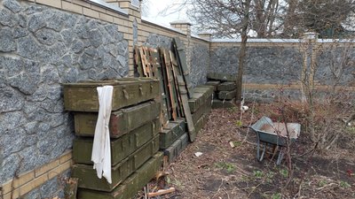“Cтавить автомат мені до підборіддя, питає: давай гроші” — життя під окупацією в Андріївці “Cтавить автомат мені до підборіддя, питає: давай гроші” — життя під окупацією в Андріївці