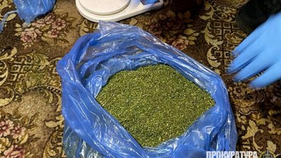 Трьох жителів Сєвєродонецька викрили на збуті наркотичних закладок. ФОТО Трьох жителів Сєвєродонецька викрили на збуті наркотичних закладок. ФОТО