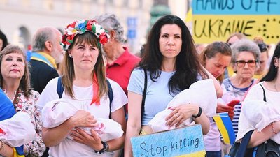 Співачка alyona alyona вийшла на Марш Матерів у Чехії Співачка alyona alyona вийшла на Марш Матерів у Чехії