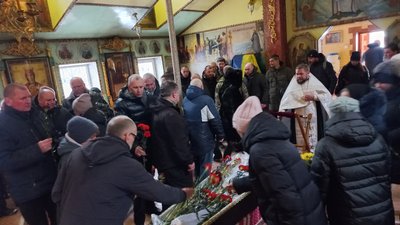 У Сумах провели в останню путь лейтенанта Сергія Левенка У Сумах провели в останню путь лейтенанта Сергія Левенка