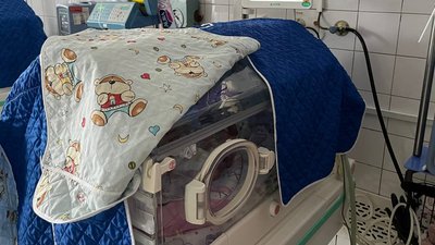 Немовлята у кювезах Немовлята у кювезах