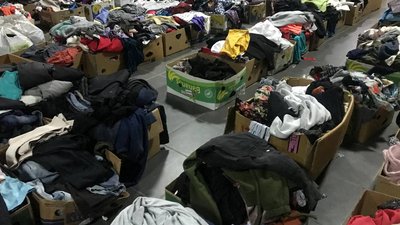 Понад 10 тонн допомоги зібрали жителі громади на Житомирщині для переселенців і багатодітних сімей Понад 10 тонн допомоги зібрали жителі громади на Житомирщині для переселенців і багатодітних сімей