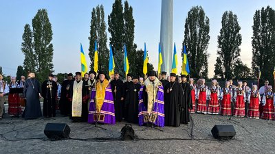 День Незалежності в Ужгороді почали відзначати «Молитвою за Україну»