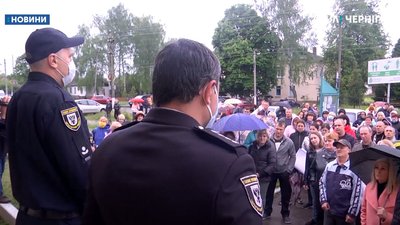 Після протестів у Семенівці прокуратура проситиме взяти під варту підозрюваного у зґвалтуванні Після протестів у Семенівці прокуратура проситиме взяти під варту підозрюваного у зґвалтуванні