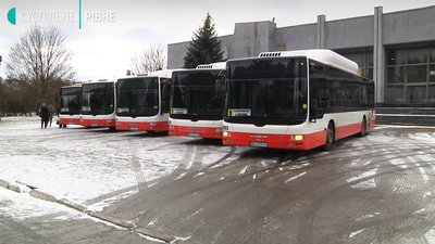 У Рівне на маршрути повернулись великогабаритні автобуси: що варто знати