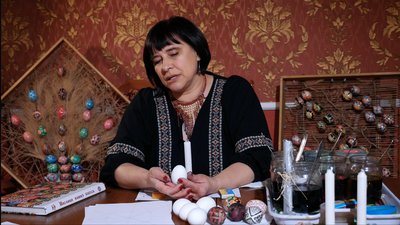 "40 клинців". Як розписати буковинську писанку — інструкція від буковинської майстрині "40 клинців". Як розписати буковинську писанку — інструкція від буковинської майстрині