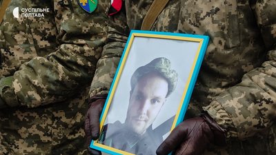 У Полтаві попрощалися із Дмитром Клименком та Павлом Остапчуком, які полягли під час війни У Полтаві попрощалися із Дмитром Клименком та Павлом Остапчуком, які полягли під час війни