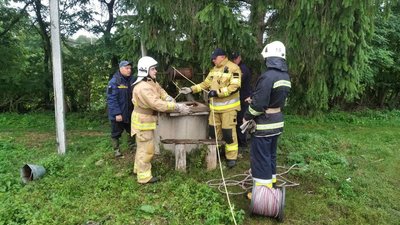 мужик в колодязі мужик в колодязі