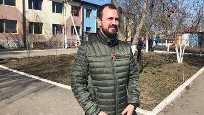 "Ми жили в невідомості". З Миколаєва на Одещину евакуювали сім'ї людей з інвалідністю