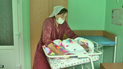 Сім дівчат і дев'ять хлопців: у Хмельницькому мати-героїня народила 16-ту дитину