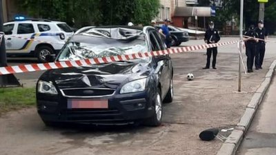Хлопчик, якого разом із братом та батьком збило авто у Луцьку, досі у комі