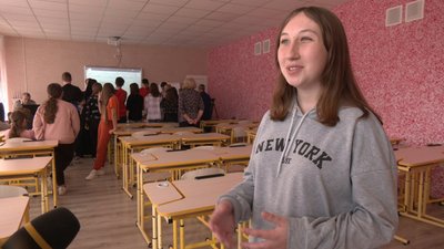 Учениця 9 класу Учениця 9 класу