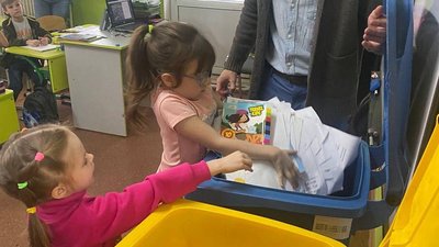 "Білочки і зайчики за вас це не приберуть": як екоактивіст розповідає про екологію школярам Харкова "Білочки і зайчики за вас це не приберуть": як екоактивіст розповідає про екологію школярам Харкова