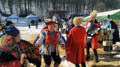 Троїсті музики, ярмарок і пошук Сонцезавра: на Черкащині відбувся "Крутий Заміс"