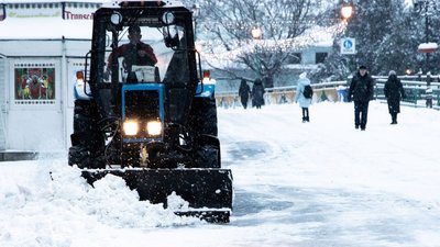Снігопади на Закарпатті: як розчищають дороги