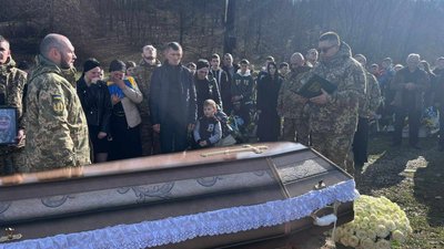На Закарпатті попрощалися з загиблим прикордонником 20-річним Євгенієм Шмадченком На Закарпатті попрощалися з загиблим прикордонником 20-річним Євгенієм Шмадченком
