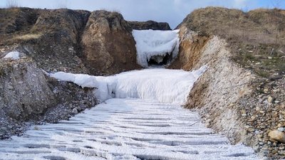 Гірський рятувальник оприлюднив світлини прикарпатського Памуккале