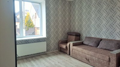 У кімнатах є меблі У кімнатах є меблі