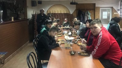 З медитаціями та лагідною українізацією. Як у Рогатині на Франківщині працює центр для переселенців З медитаціями та лагідною українізацією. Як у Рогатині на Франківщині працює центр для переселенців