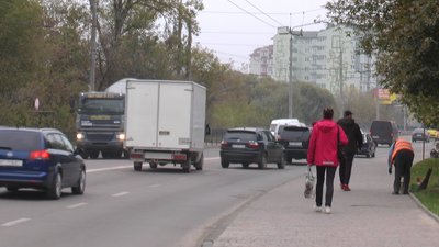 В Івано-Франківську намагаються вирішити проблему заторів на мості В Івано-Франківську намагаються вирішити проблему заторів на мості