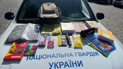 12-річний Іван Барабадзе вигулює собак в Ужгороді, аби придбати шкільне приладдя 12-річний Іван Барабадзе вигулює собак в Ужгороді, аби придбати шкільне приладдя