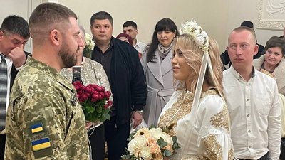 Щоб одружитися, черкащинин добирався по багнюці і бездоріжжю з передової на танку Щоб одружитися, черкащинин добирався по багнюці і бездоріжжю з передової на танку
