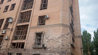 Зруйнована будівля обстрілом окупантів на Донеччині 12 червня Зруйнована будівля обстрілом окупантів на Донеччині 12 червня