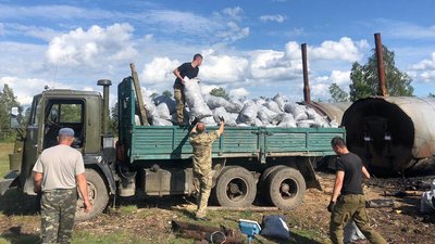 На Рівненщині деревне вугілля випалювали без дозволів. Бочки вилучили На Рівненщині деревне вугілля випалювали без дозволів. Бочки вилучили
