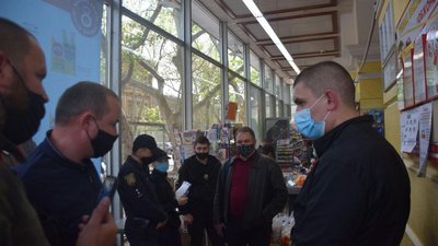 В Одесі блокували магазин, в якому раніше нібито побили чоловіка за відсутність маски