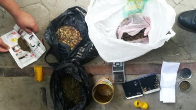 З гаража у Луцьку правоохоронці вилучили бурштин і наркотики З гаража у Луцьку правоохоронці вилучили бурштин і наркотики