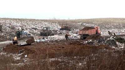 На сміттєвому полігоні у Чернівцях утилізують захисні маски та костюми