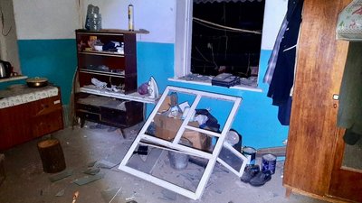 Війська РФ з "Градів" та важкої артилерії обстріляли Нікопольщину: пошкоджені будинки, майже тисяча родин без електрики