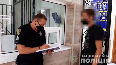 В Одесі двох чоловіків підозрюють у розбійному нападі на неповнолітніх В Одесі двох чоловіків підозрюють у розбійному нападі на неповнолітніх