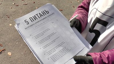 Питання від президента задавали виборцям у Полтаві