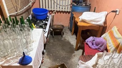 В Ужгороді трьох чоловіків судитимуть за підозрою у незаконному виготовленні алкогольних напоїв В Ужгороді трьох чоловіків судитимуть за підозрою у незаконному виготовленні алкогольних напоїв