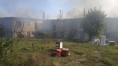 В Ізюмі на Харківщині розселяють мешканців гуртожитку, де сталася пожежа