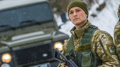 На Закарпатті вночі 5-ро людей блокували рух автівки прикордонників